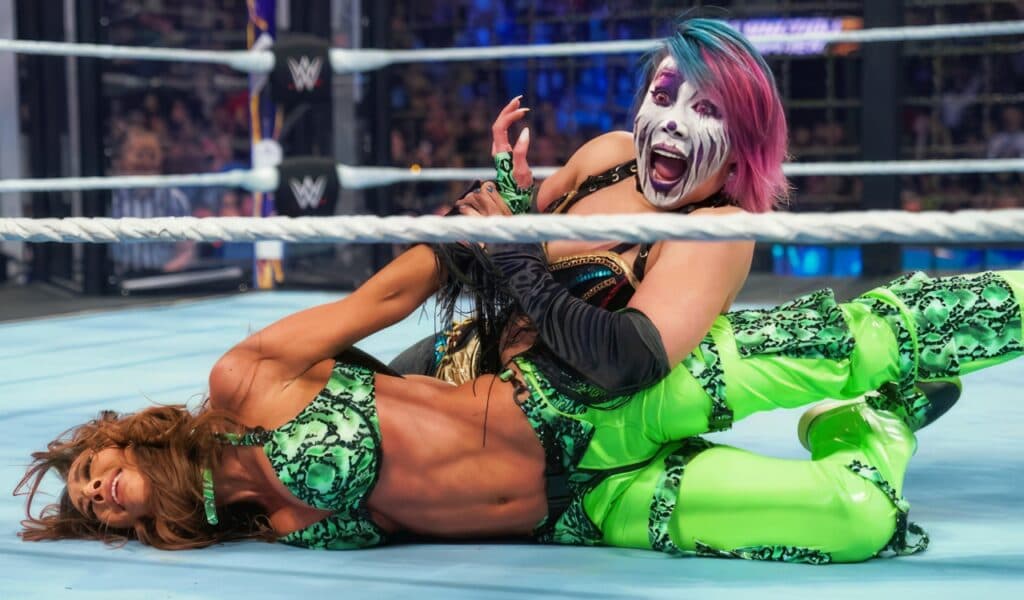 Asuka putting Carmela in a submission