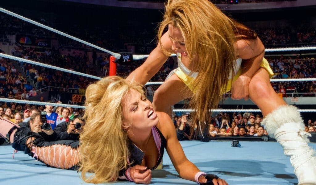 Trish Stratus vs Mickie James - WrestleMania 22 Match